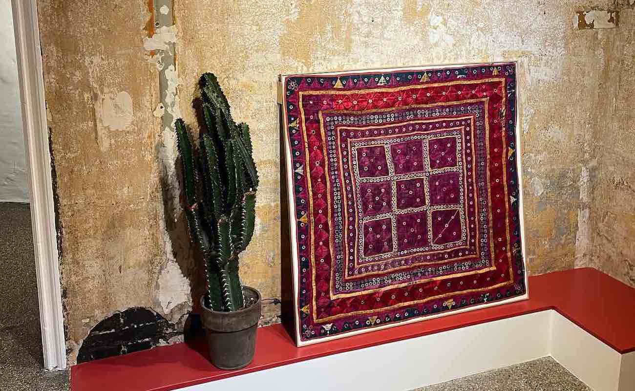 Tekstil kunst er moderne og smukt til indretning i din bolig.