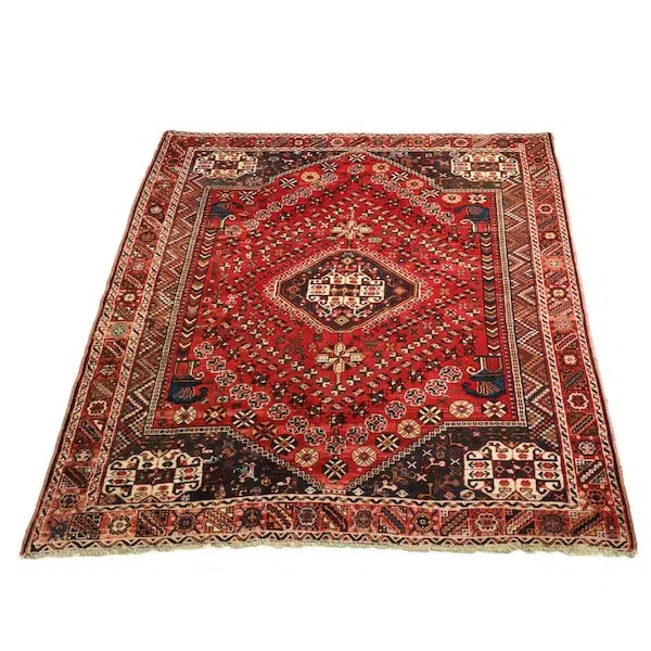 Tæppe til under spisebord giver stemning i boligindretningen.